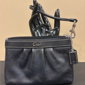 Coach Madison Pleated Wristlet - Black✨✨✨